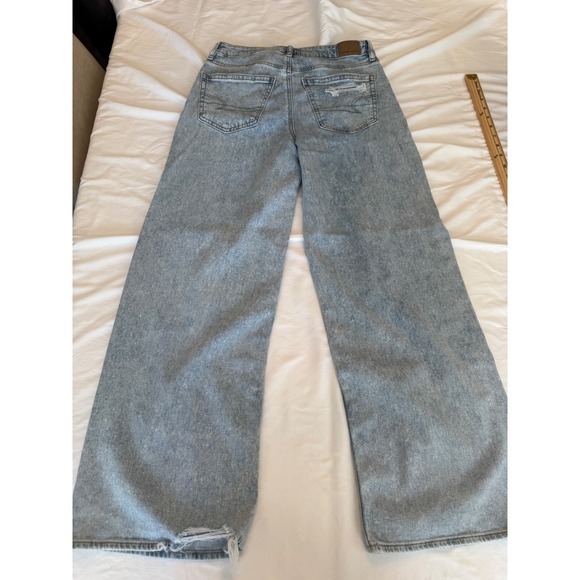 American Eagle Super High Rise Baggy Wide Leg Jean Light Wash Stretch Size 2 Reg - Picture 2 of 9